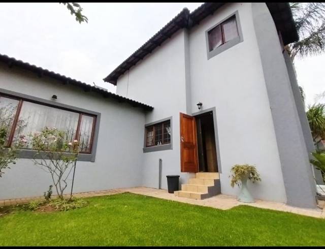 4 BEDROOM HOUSE FOR SALE IN AMBERFIELD MANOR